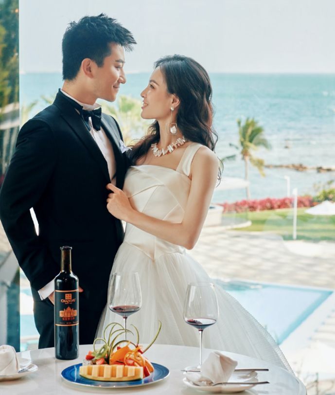 35岁吴敏霞结婚4年再拍婚纱照,与老公全程对视,身材不输女星