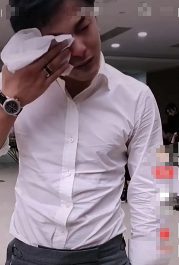 辛巴2斤洗衣液仅卖8块钱，却被嘲讽三无产品，录视频痛哭太难了休闲区蓝鸢梦想 - Www.slyday.coM