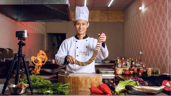 四川小伙,靠拍做饭视频,吸粉3000万,拒接300万广告|王刚|厨师长|大厨