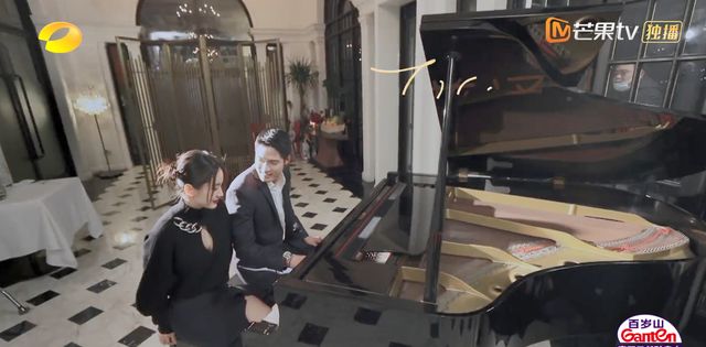 王子文其实有明显的自卑倾向,这个从与吴永恩的对比一看就知道,弹钢琴