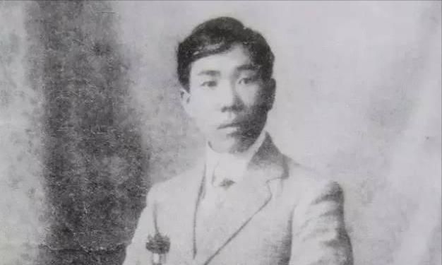 他一顿吃60个包子,一次喝6斤冰水,不听医生劝告,35岁时病逝休闲区蓝鸢梦想 - Www.slyday.coM 他一顿吃60个包子,一次喝6斤冰水,不听医生劝告,35岁时病逝休闲区蓝鸢梦想 - Www.slyday.coM