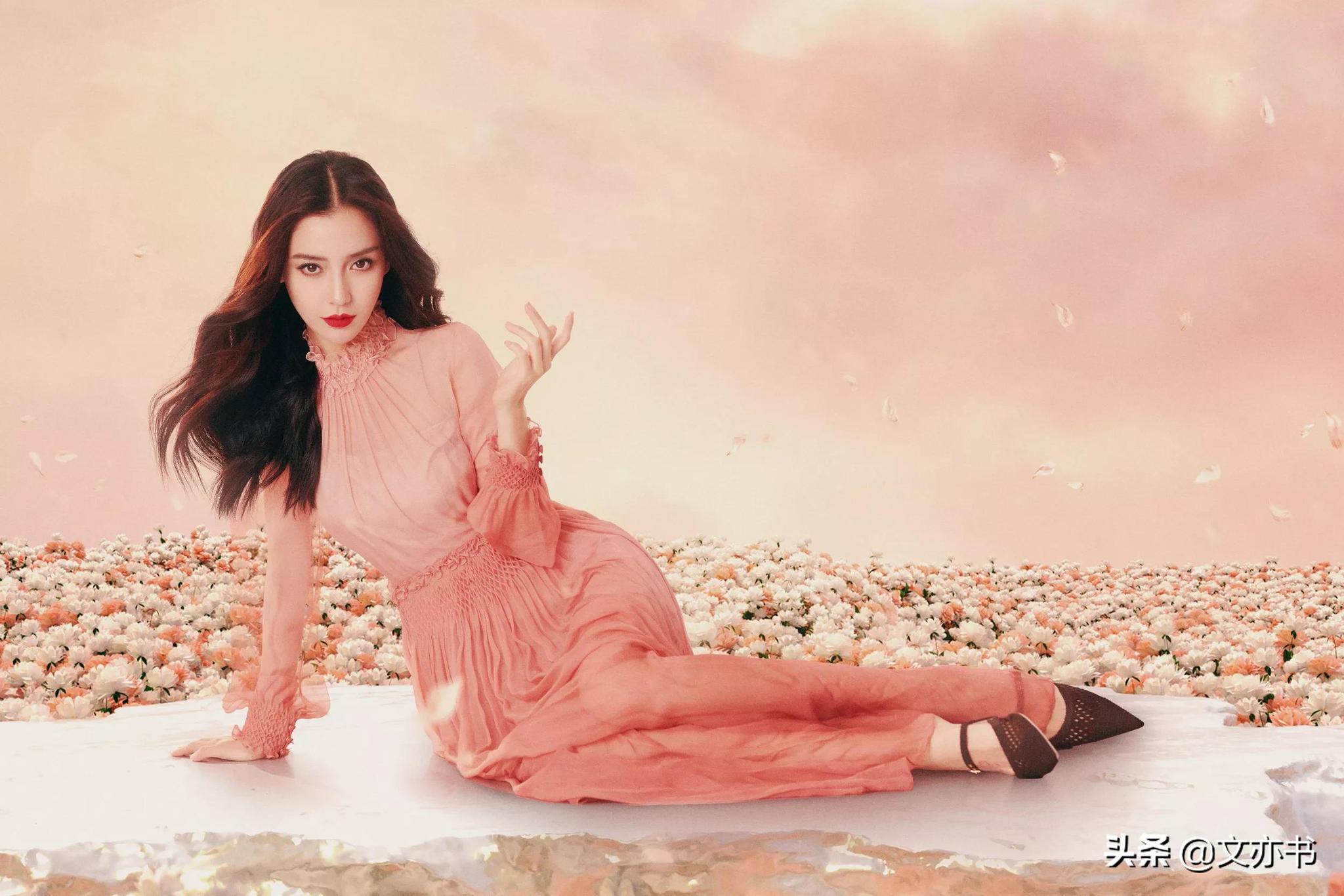 杨颖 粉色薄纱长裙,花海大片,犹如仙子