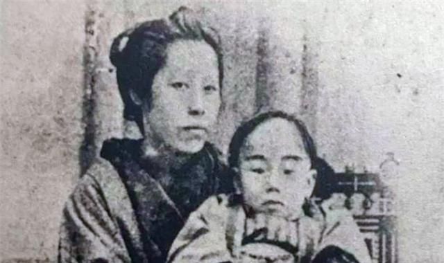 他一顿吃60个包子,一次喝6斤冰水,不听医生劝告,35岁时病逝休闲区蓝鸢梦想 - Www.slyday.coM 他一顿吃60个包子,一次喝6斤冰水,不听医生劝告,35岁时病逝休闲区蓝鸢梦想 - Www.slyday.coM