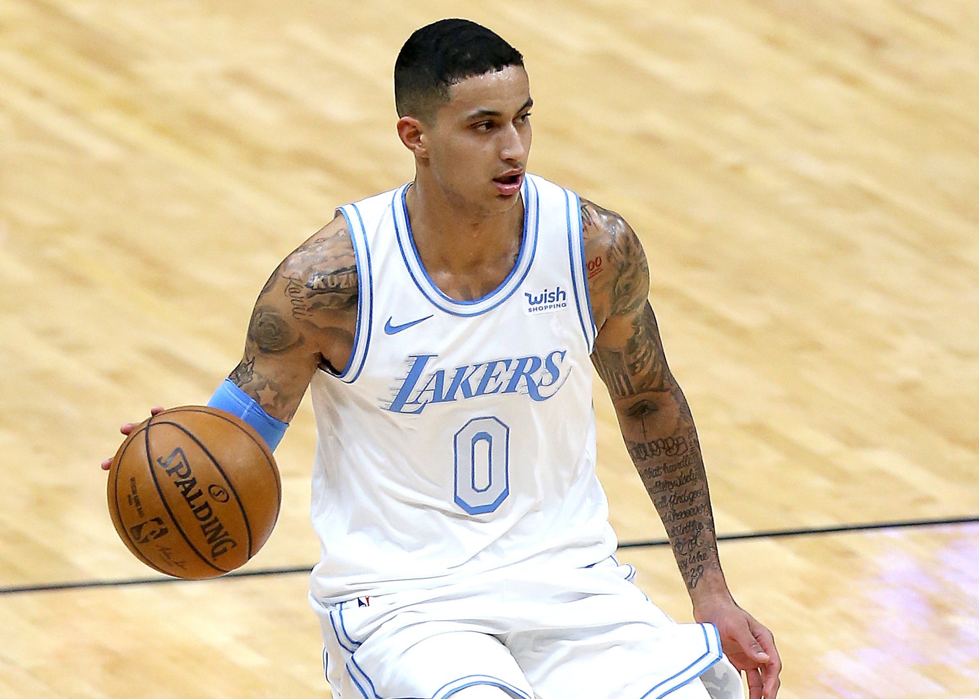 小加手刃旧主！湖人18记三分射爆猛龙，全队7人上双+詹皇大笑抢镜休闲区蓝鸢梦想 - Www.slyday.coM