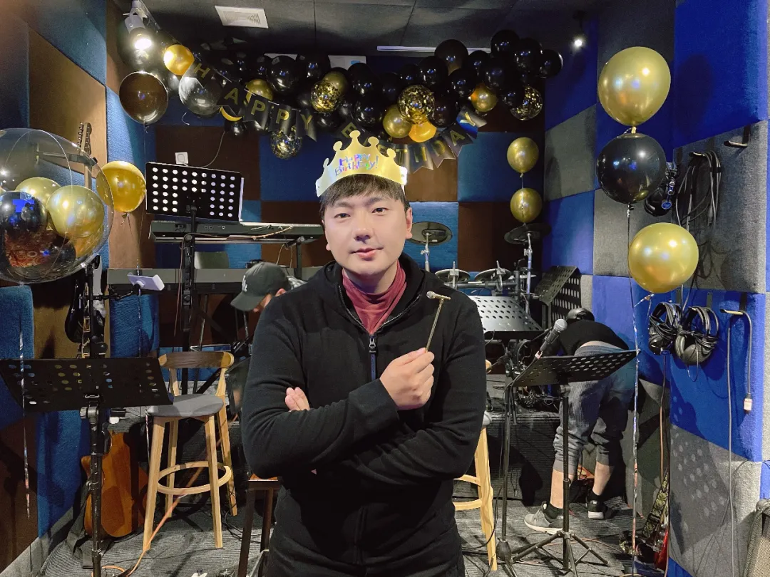 这一天,海来阿木在四川成都举办庆生会,歌手奥杰阿格,阿木,根呷,吉克