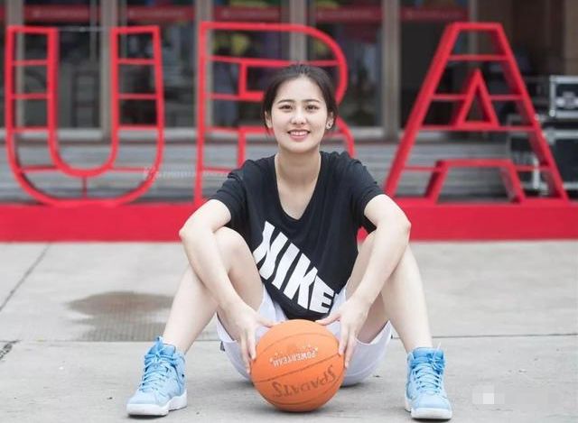 而现在的亓浩越来越漂亮了,而关注亓浩的网友也越来越多了,因为亓浩的