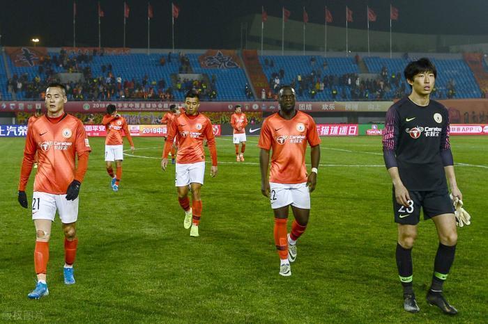 他曾是中甲最佳门将,如今当打之年却沦落中乙,让球迷直言太可惜休闲区蓝鸢梦想 - Www.slyday.coM 他曾是中甲最佳门将,如今当打之年却沦落中乙,让球迷直言太可惜休闲区蓝鸢梦想 - Www.slyday.coM