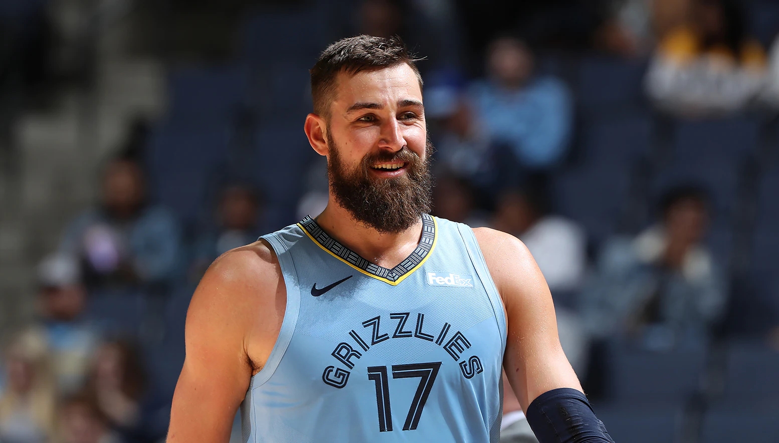 瓦兰丘纳斯连续18场篮板上双,追平兰多夫队史纪录