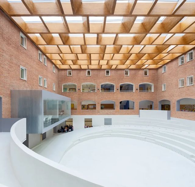 巴利亚多利德校园公共空间设计赏析