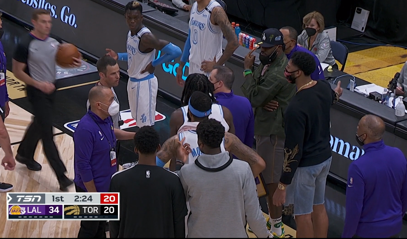 小加手刃旧主！湖人18记三分射爆猛龙，全队7人上双+詹皇大笑抢镜休闲区蓝鸢梦想 - Www.slyday.coM