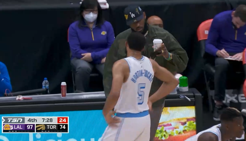 小加手刃旧主！湖人18记三分射爆猛龙，全队7人上双+詹皇大笑抢镜休闲区蓝鸢梦想 - Www.slyday.coM