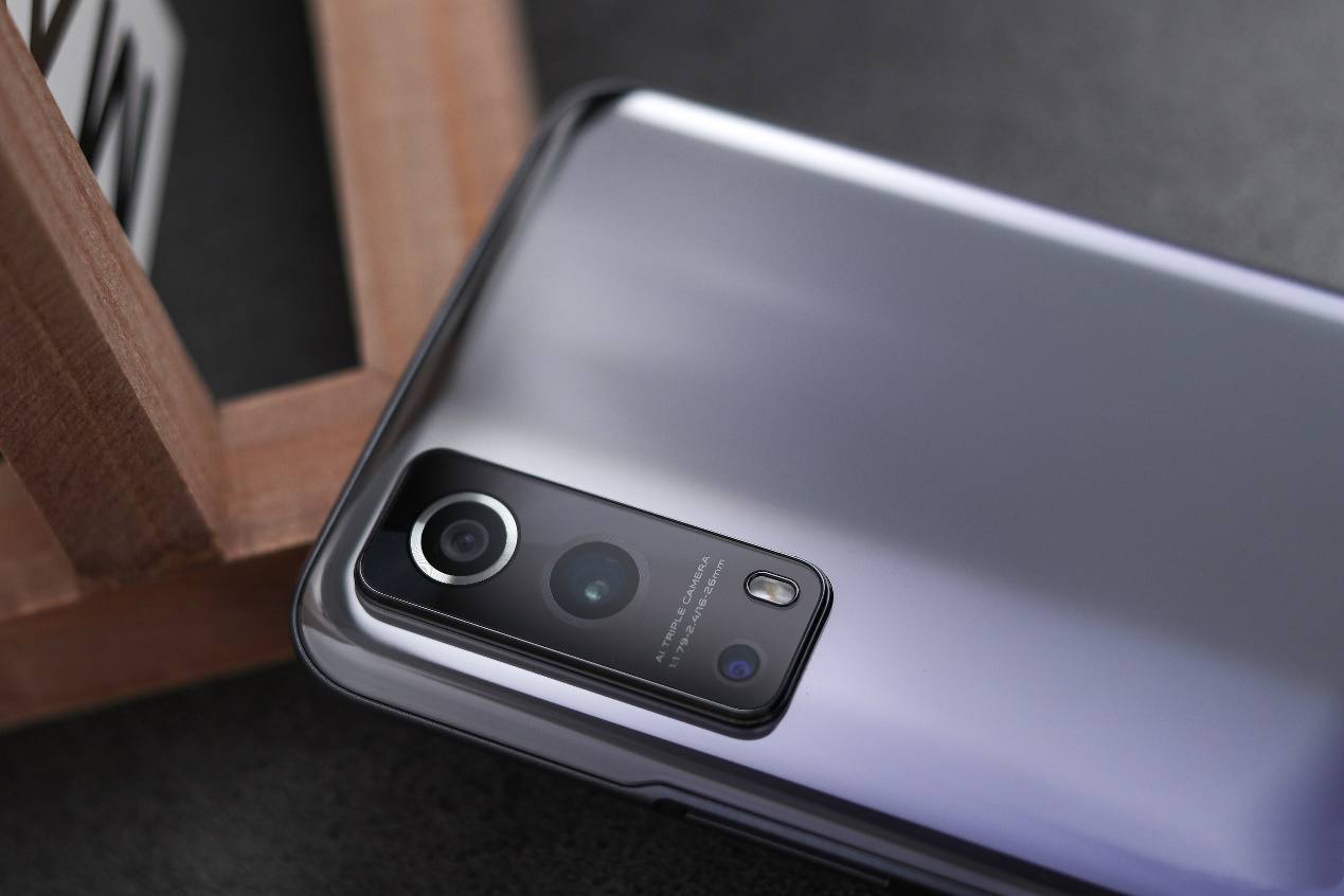 千元机市场有"料"才行,iqoo z3深空配色图赏__财经头条