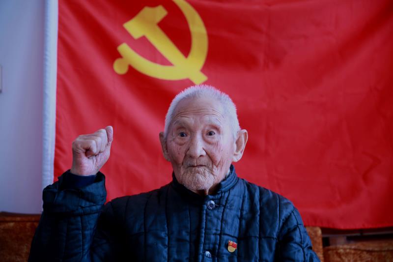 河北省金融摄影家协会走访慰问老党员田顺心