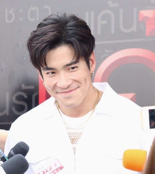 泰星alek否认在追pear我现在单身现在的男人都不愿意去追女人