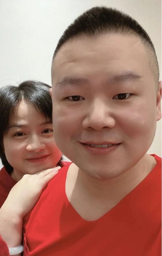 岳云鹏老婆没找到合影错过卡点庆生夫妻恩爱让人羡慕撒狗粮了
