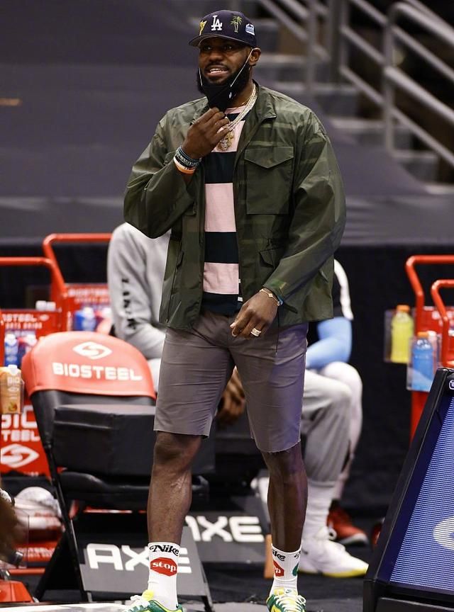 湖人轻取猛龙!施罗德加索尔回暖!詹姆斯脱保护靴戴维斯快复出!休闲区蓝鸢梦想 - Www.slyday.coM