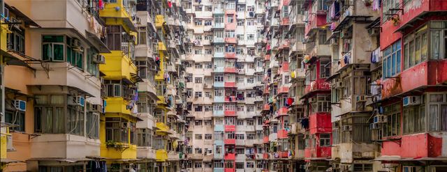 88万人疯抢公屋凶宅10万家庭蜗居10㎡空间香港住房有多难