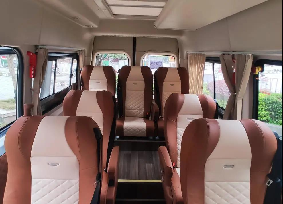 苏州金龙9座睿星精准助力桂林骏达擎画定制客运新蓝图
