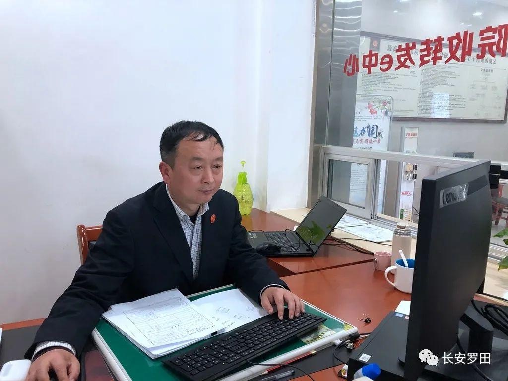 先进典型宣讲金春雷一名心中有爱的法官