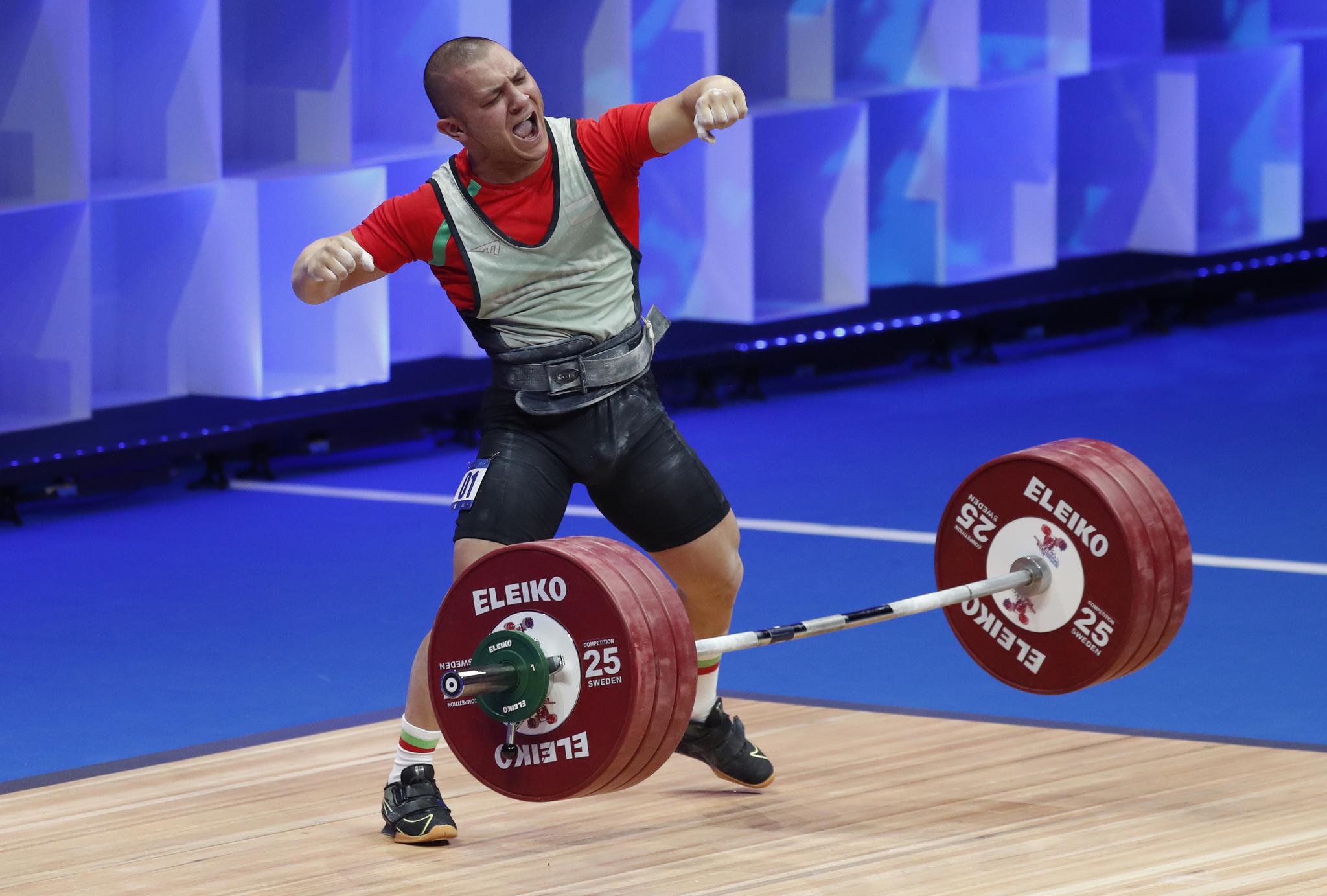 穆罕默德·厄兹贝克夺得欧洲举重锦标赛男子67公斤级冠军