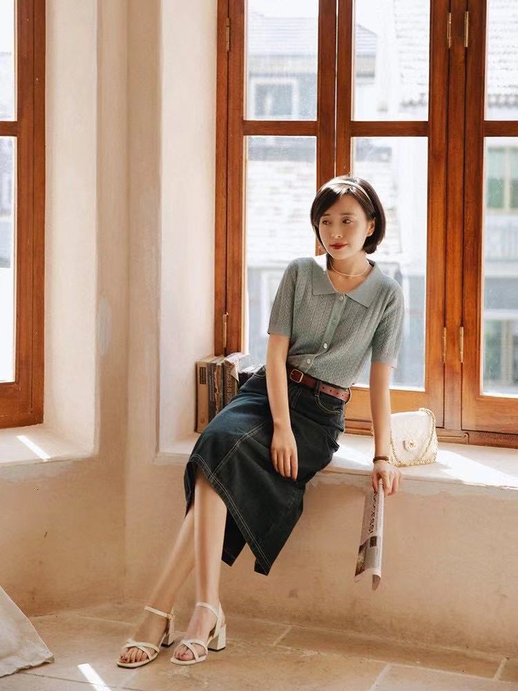 年过四十岁的女人穿衣要有质感开衫半裙减龄又时髦