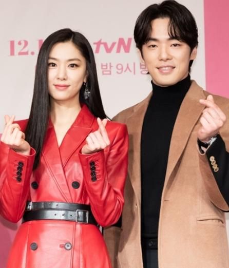 《爱的迫降》第二对情侣诞生?金正贤,徐智慧被爆恋情急否认