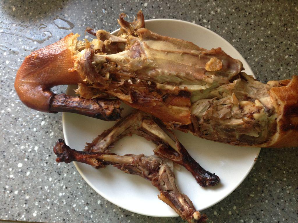 鸭架的做法多样,包括椒盐,红烧,炖汤,爆炒,做馅料等等.