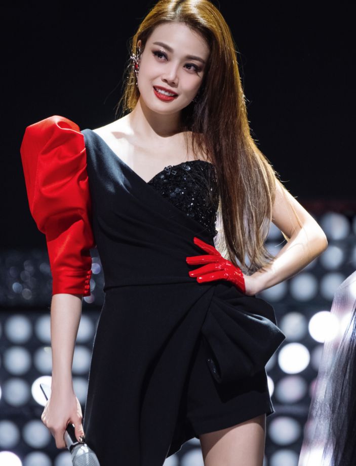 姐姐2总决赛造型:王鸥女神范,容祖儿御姐范,周笔畅的腰太吸睛休闲区蓝鸢梦想 - Www.slyday.coM 姐姐2总决赛造型:王鸥女神范,容祖儿御姐范,周笔畅的腰太吸睛休闲区蓝鸢梦想 - Www.slyday.coM