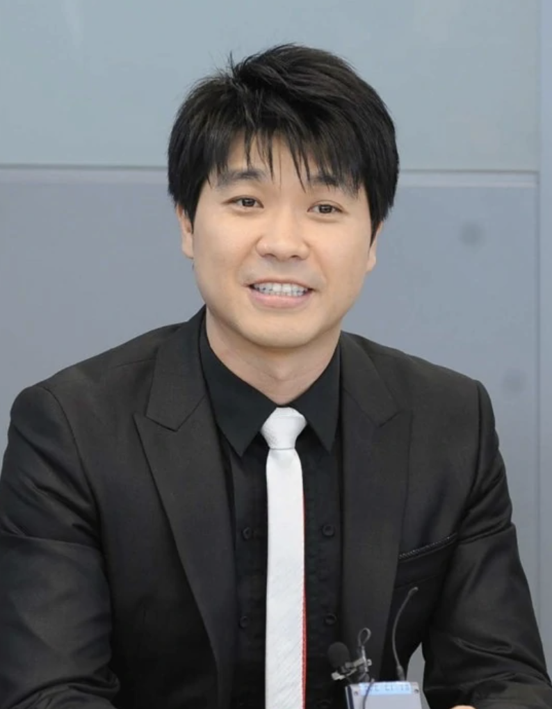 被哥嫂密谋吞掉100亿财产,养全家50未娶,男版"樊胜美"实惨|朴秀洪