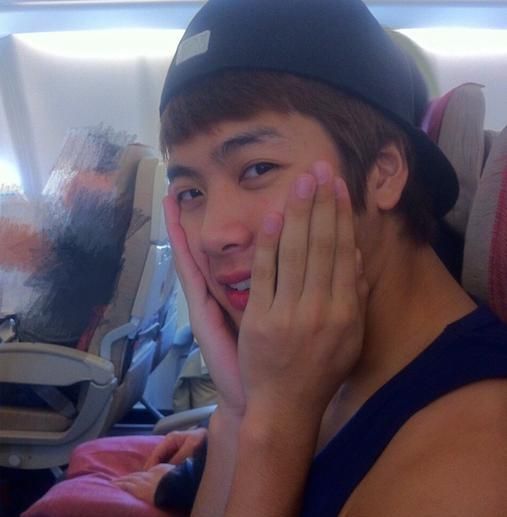 王嘉尔出道前颜值好惊艳从小到大都是帅哥胚子老天爷赏饭吃