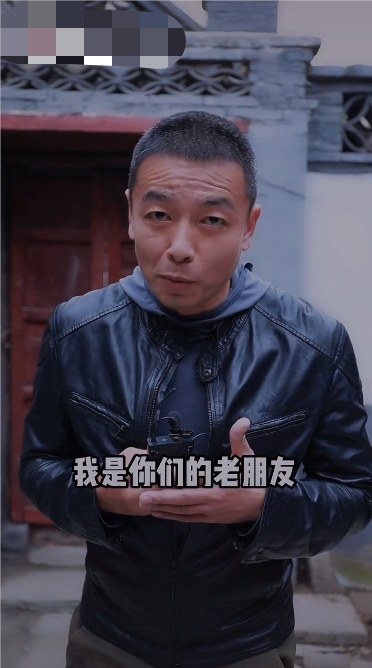 重案六组"丁箭"罕露面,脸上褶皱多显苍老,曾被炸伤遭赔70万