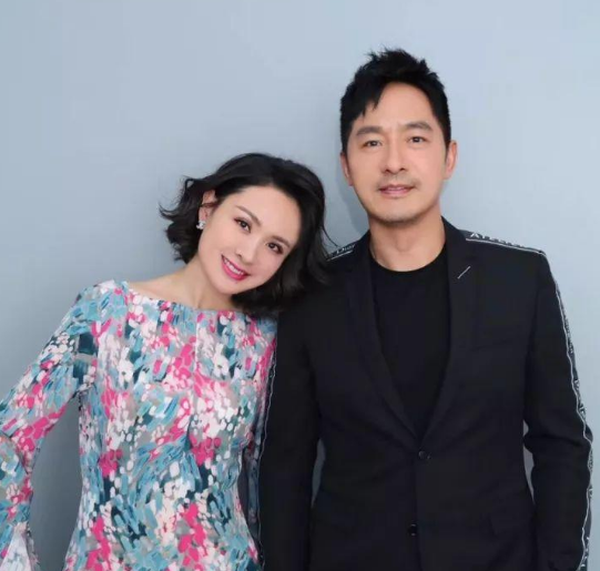 说好的乘风破浪呢？淘汰姐姐程莉莎录新节目，依旧离不开老公休闲区蓝鸢梦想 - Www.slyday.coM