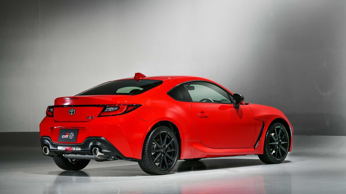 与brz同平台,全新丰田86发布,这才是年轻人的第一台跑车?