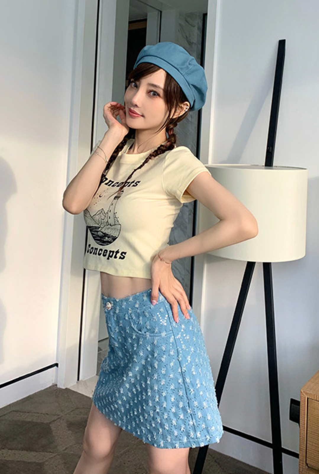 李小璐无戏可拍不忘秀身材,露脐装穿出"马蜂腰",一头脏辫抢镜