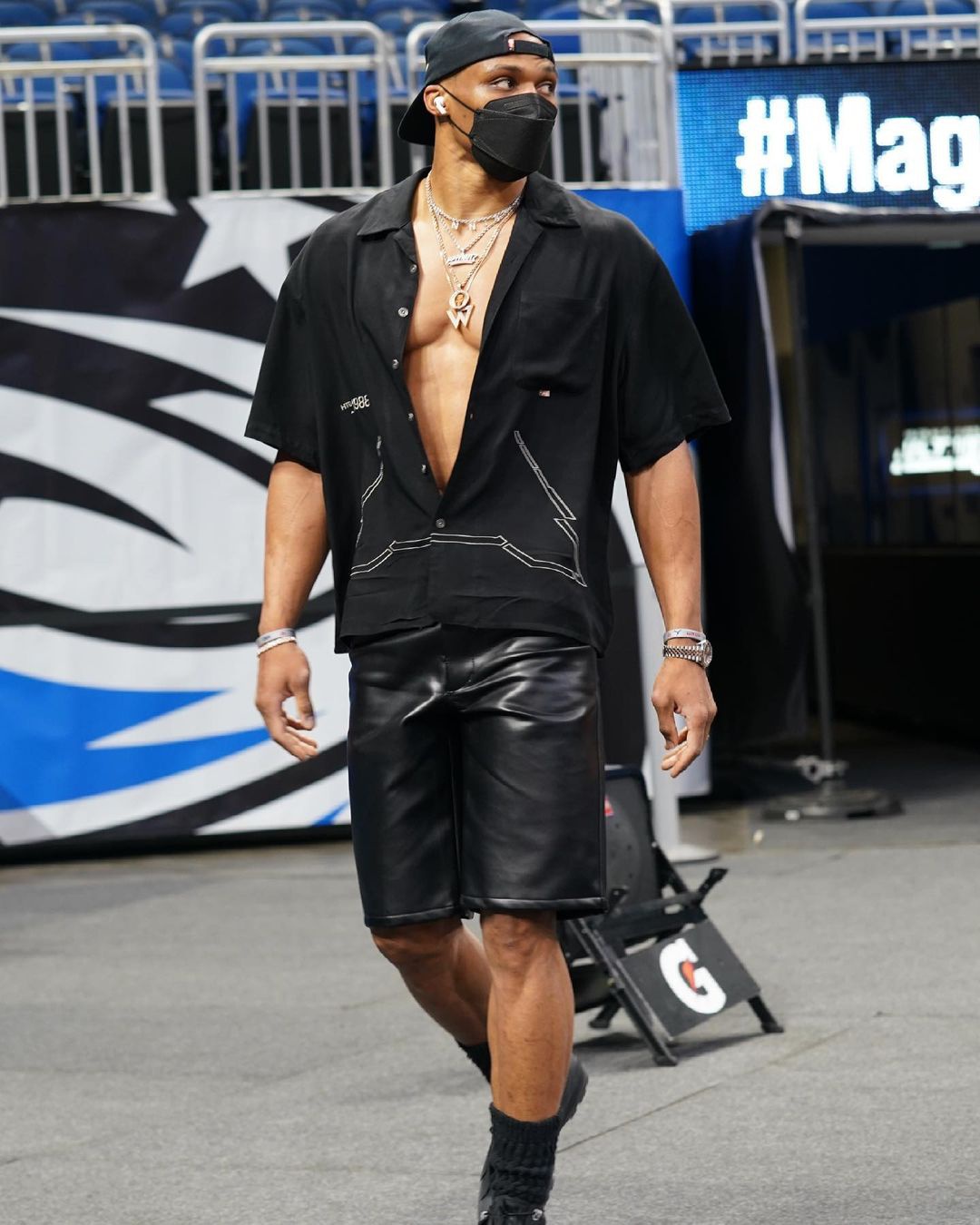 型男来袭威少晒时尚穿搭照我真的就是放轻松