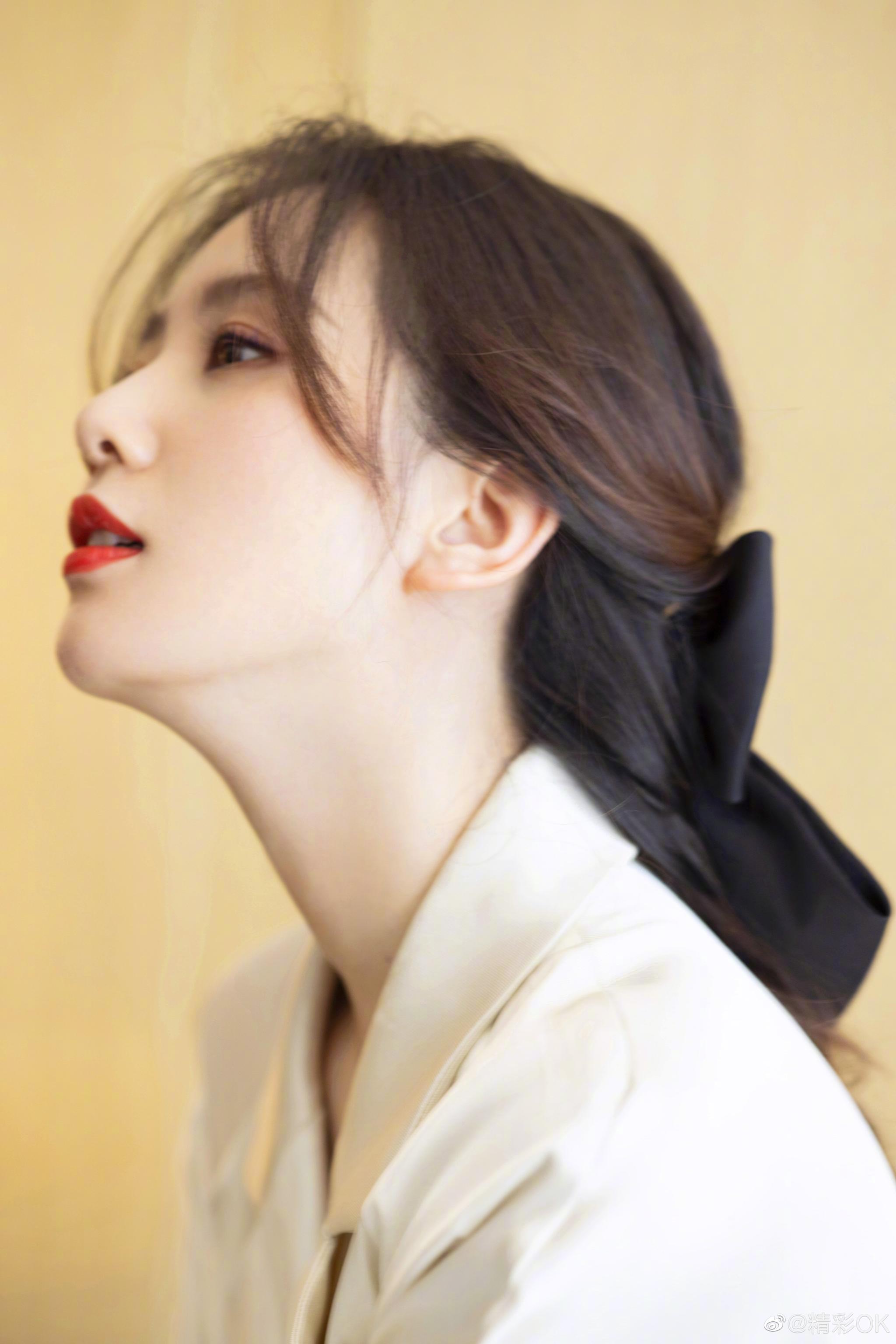 刘诗诗白色连衣长裙凸显个人气质优雅高贵麻花辫的发型太美啦