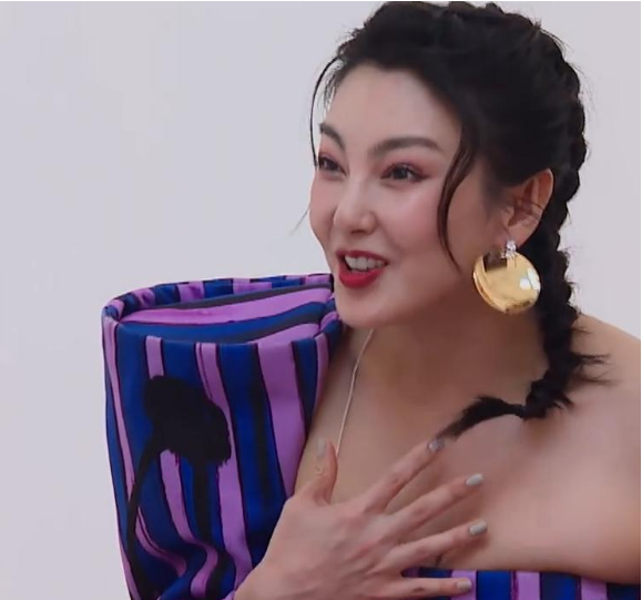 说好的乘风破浪呢？淘汰姐姐程莉莎录新节目，依旧离不开老公休闲区蓝鸢梦想 - Www.slyday.coM