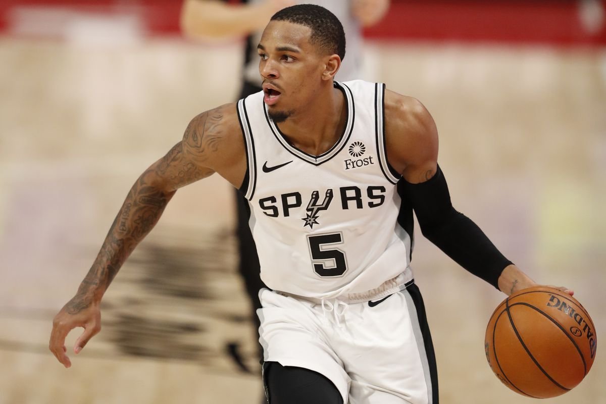 赛后,马刺球员德章泰-默里接受了媒体采访.