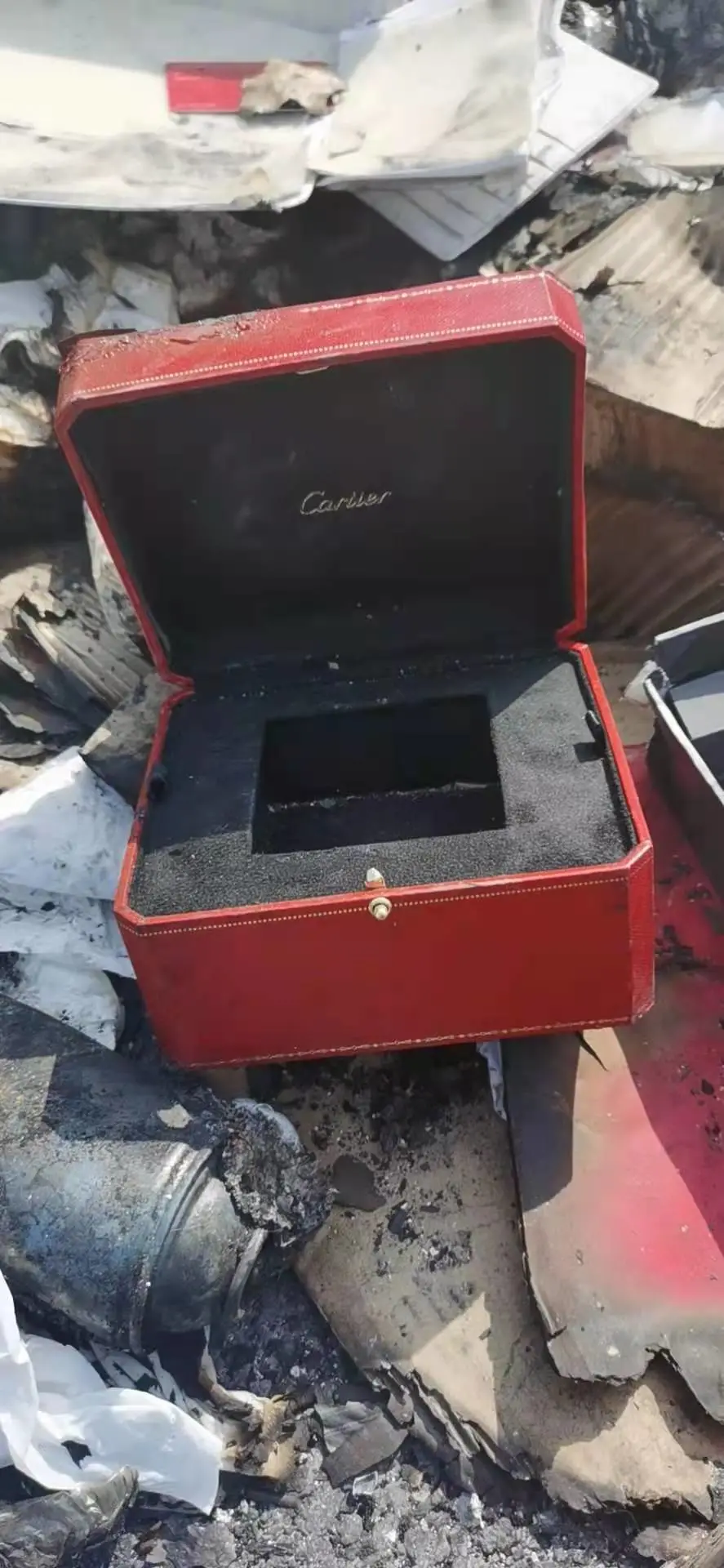 车辆“自燃”烧毁700多万的快递?上海警方破获惊天诈骗案休闲区蓝鸢梦想 - Www.slyday.coM 车辆“自燃”烧毁700多万的快递?上海警方破获惊天诈骗案休闲区蓝鸢梦想 - Www.slyday.coM