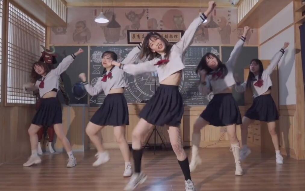 b站jk舞娘跳青3主题曲力度受到好评但衣服型号买小了