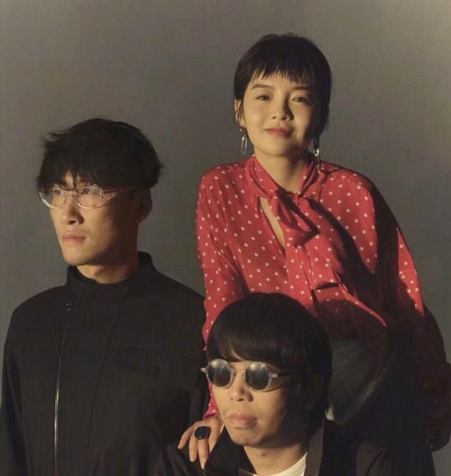 石璐和同乐队的键盘手赵子健曾在一起7年,最后因为各方面原因分开.