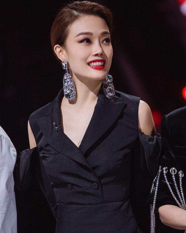 姐姐2总决赛造型:王鸥女神范,容祖儿御姐范,周笔畅的腰太吸睛休闲区蓝鸢梦想 - Www.slyday.coM 姐姐2总决赛造型:王鸥女神范,容祖儿御姐范,周笔畅的腰太吸睛休闲区蓝鸢梦想 - Www.slyday.coM