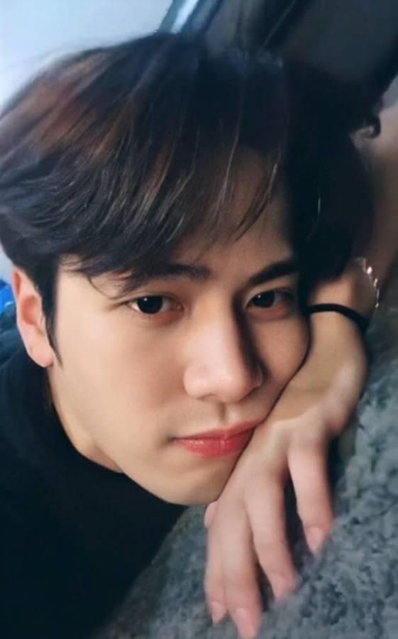 王嘉尔出道前颜值好惊艳从小到大都是帅哥胚子老天爷赏饭吃