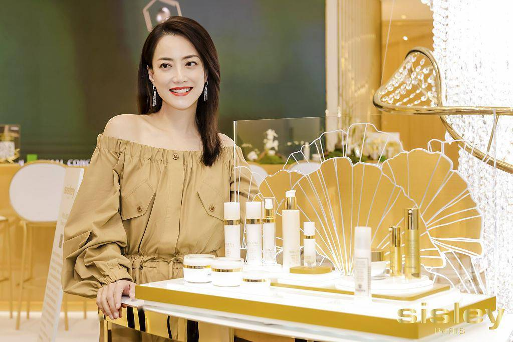 霍汶希真是最美经纪人一字肩连体裤优雅温柔气场不输超模