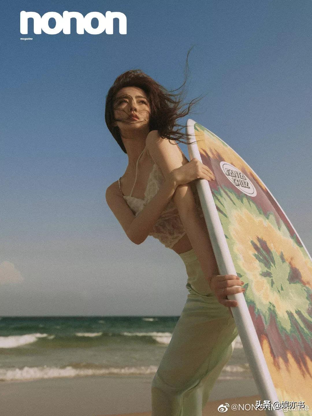 徐璐海浪沙滩阳光正好甜酷少女俏皮可爱