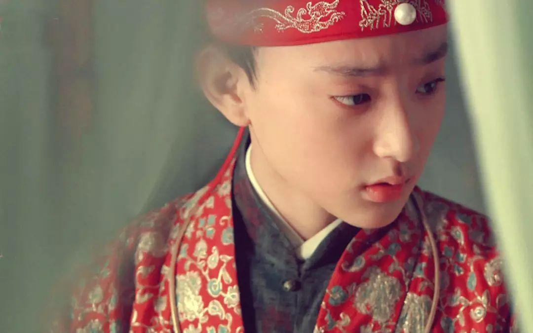 贾宝玉本玉于小彤被曝新恋情一直被批长不大这次能长久吗