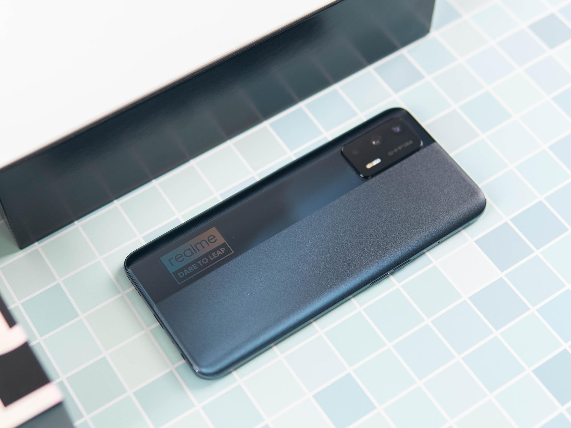 打起来了真我gtneo首发天玑1200硬射红米k40