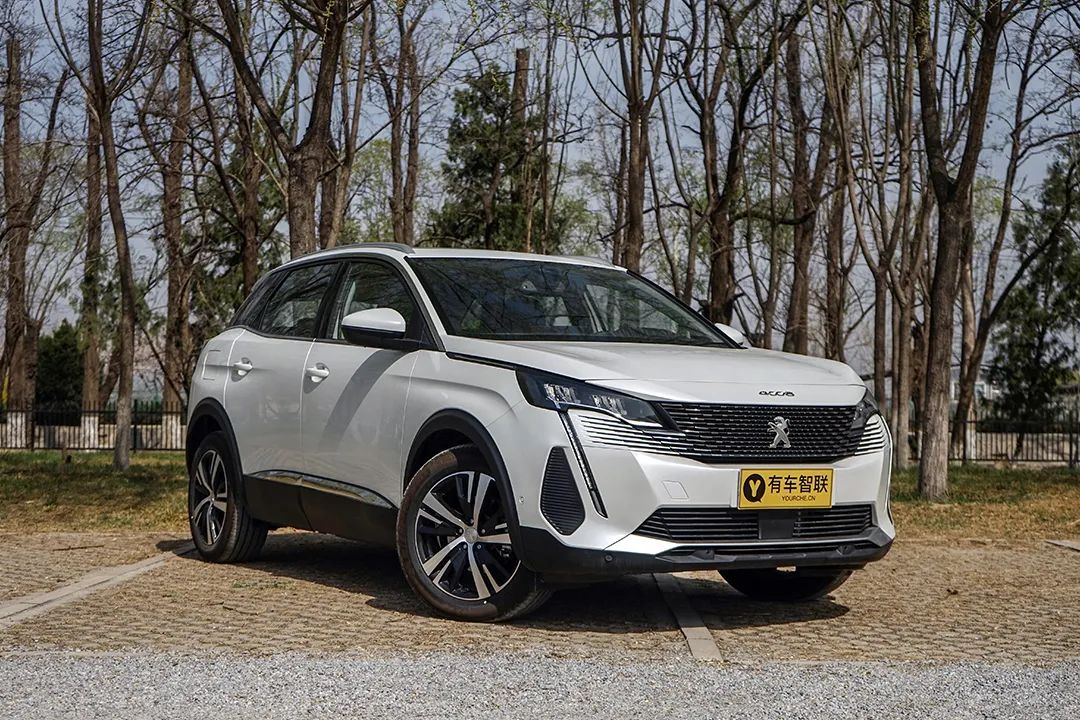 8t车型搭载的爱信8速手自一体变速箱下放到全系车型中,并且主力车型