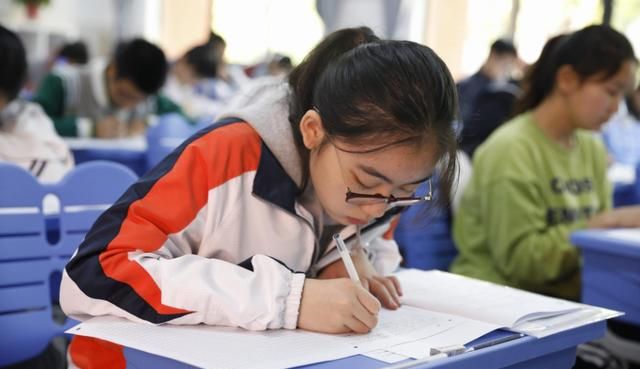 00后学生考试不懂就写“奥利给”,老师：明天请你家长来学校休闲区蓝鸢梦想 - Www.slyday.coM