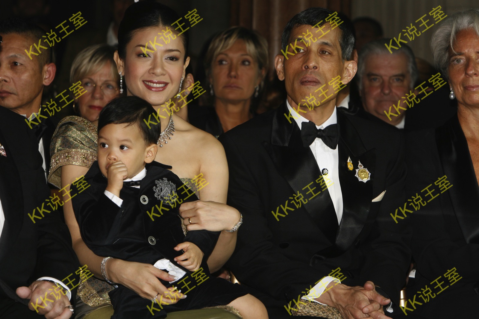 15岁提帮功王子罕见露出笑容9岁失去生母后神态越来越呆滞